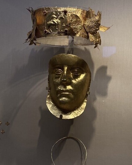 Золотая погребальная маска царя Рескупорида. III век н.э.
