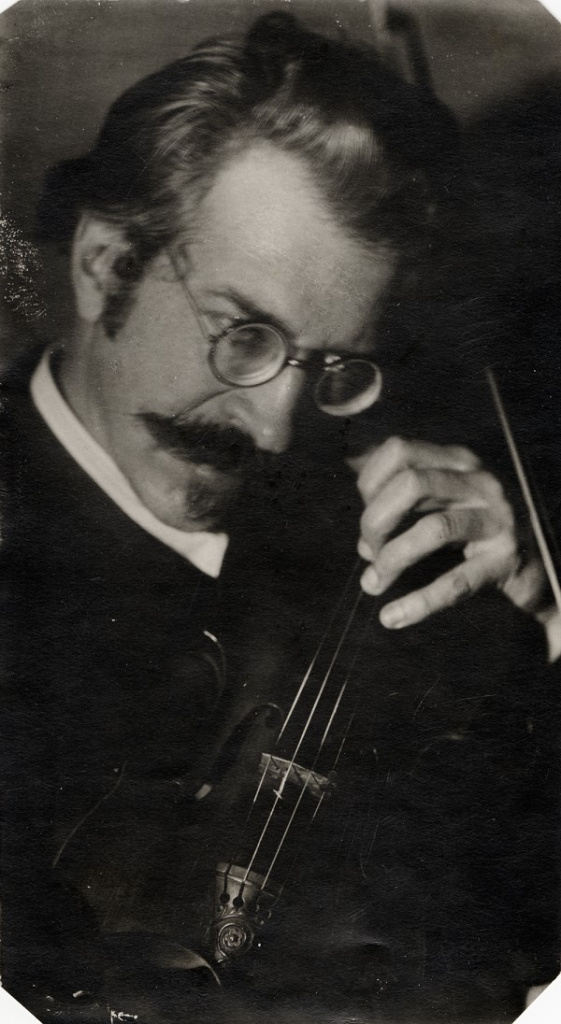 Ил. 35. Анатолий Францевич Микули. Фотография начала 1930-х годов