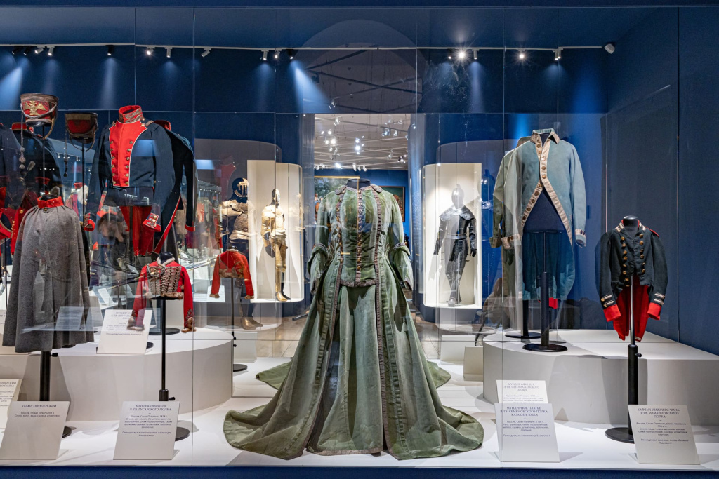 Общий вид выставки «Сокровища императорских резиденций. Царское Село» в Государственном историческом музее