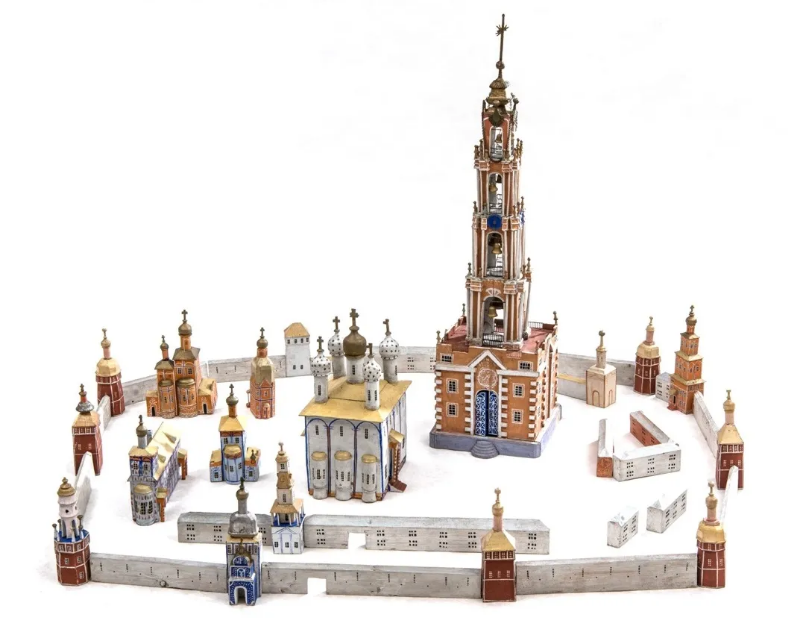 Троице-Сергиева лавра. Набор архитектурных игрушек. 1910-е годы. Московская губерния, Сергиев Посад. Дерево, резьба, роспись. ГРМ.png