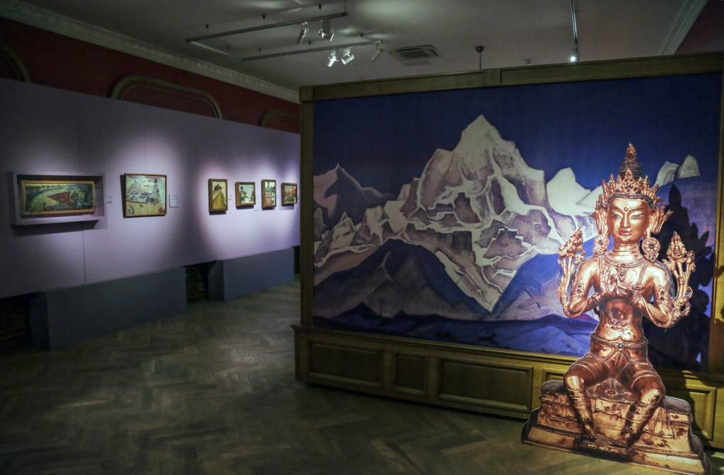 Выставка Николая Рериха в Приморской картинной галерее