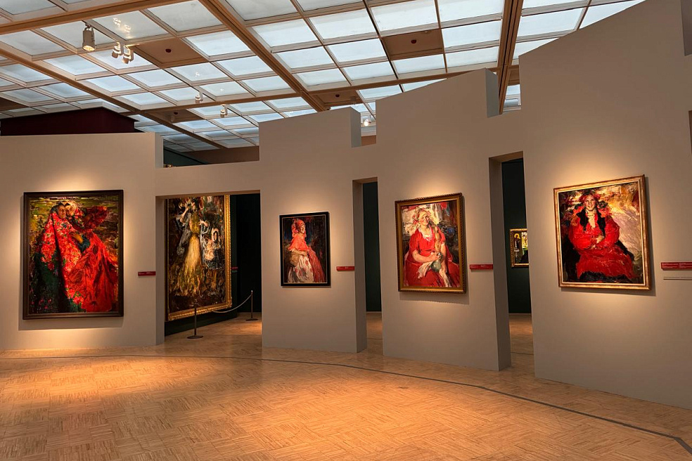 Экспозиция выставки «Адепты красного. Малявин&Архипов». Фото-Просветительский проект Александровский сад