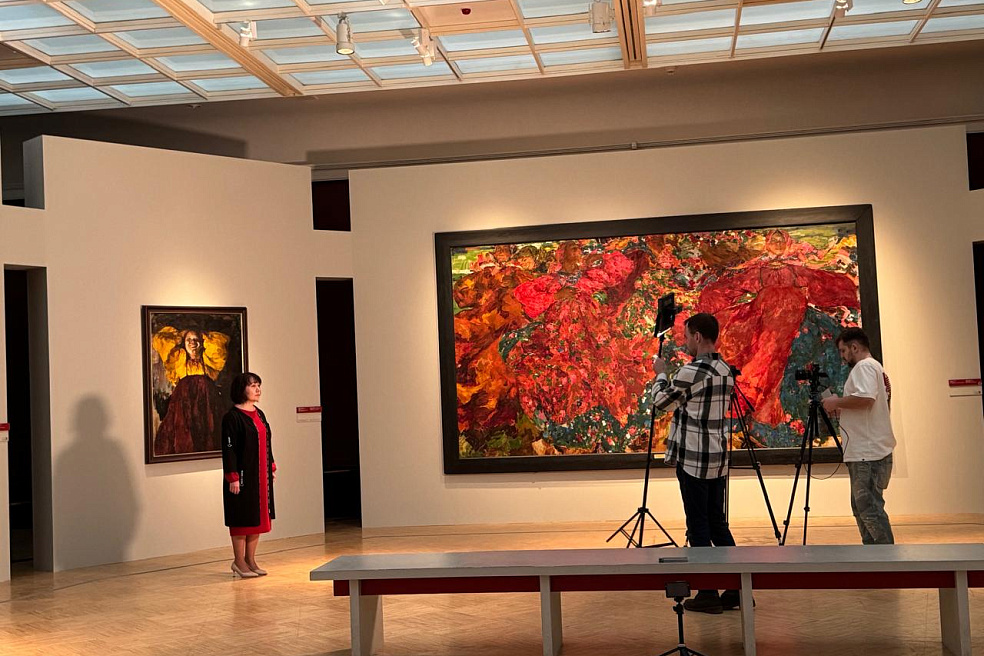 Кураторская экскурсия «Адепты красного. Малявин&Архипов». Фото - Просветительский проект Александровский сад